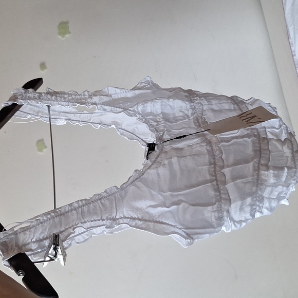 NWT WHITE RUFFLED SATIN EFFECT TOP - Picture 6 of 8